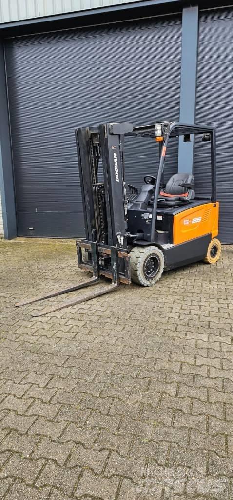 Doosan B 25 X-7 Elektro Stapler