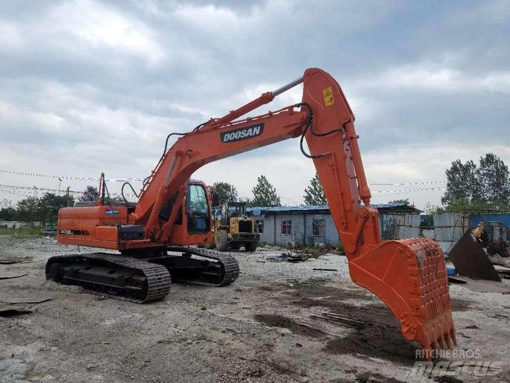 Doosan DX 225 LC Raupenbagger