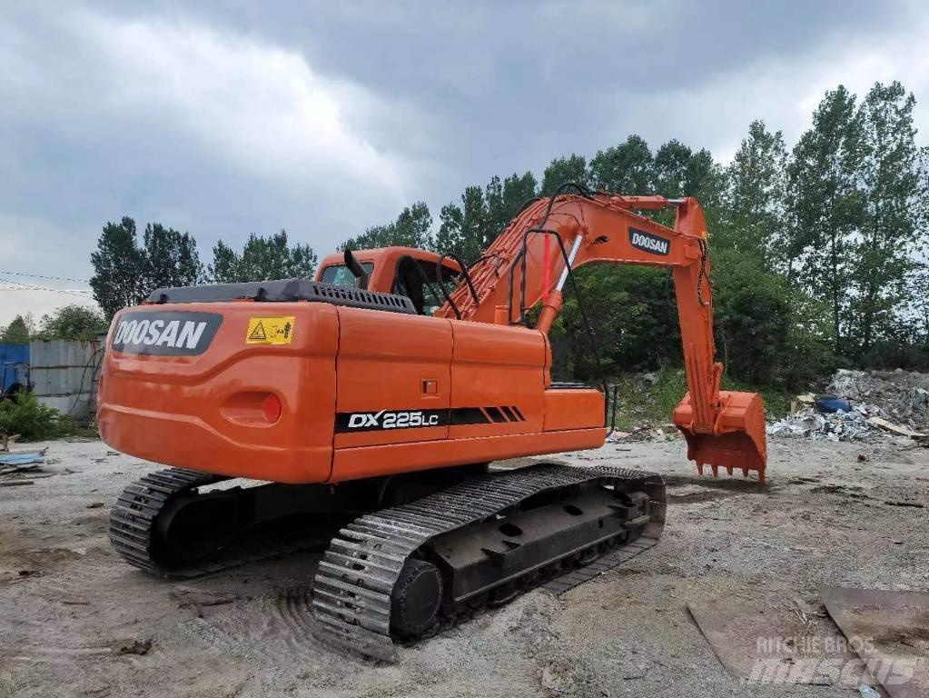 Doosan DX 225 LC Raupenbagger