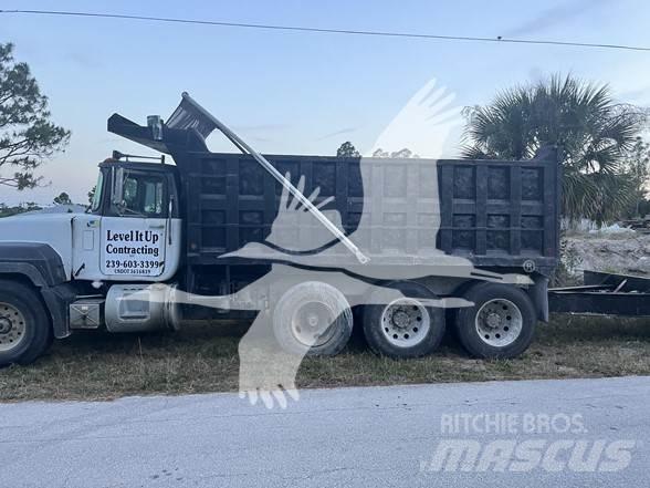 Mack RD688S Kipper