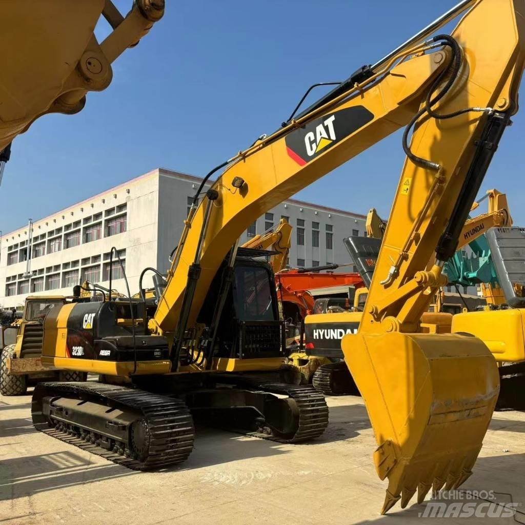 CAT 323 D L Raupenbagger