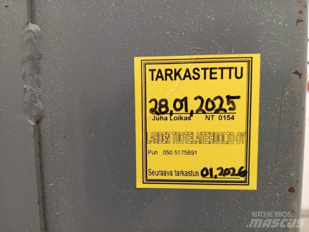 SkyJack SJ 16 Personenaufzüge