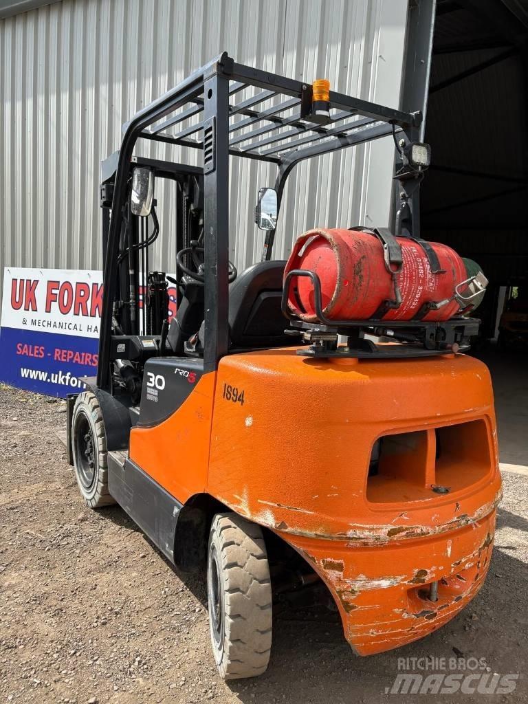 Doosan G 30 E-5 Gas Stapler