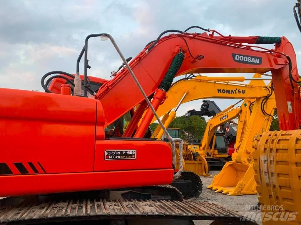 Doosan DX 225 LC Raupenbagger
