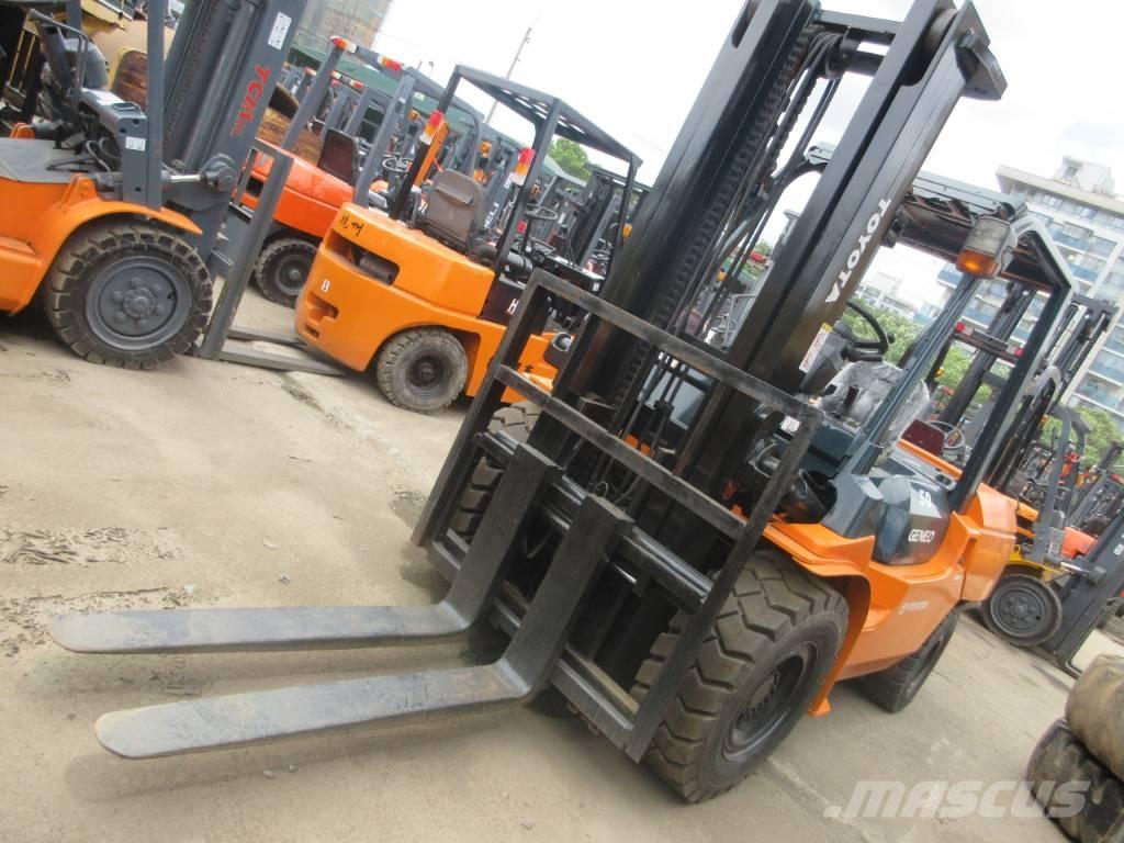 Toyota FD 30 Diesel Stapler