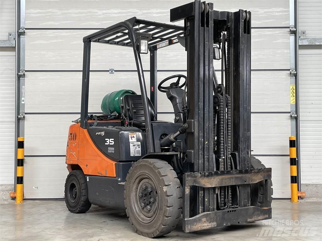 Doosan G35C-5 Gas Stapler