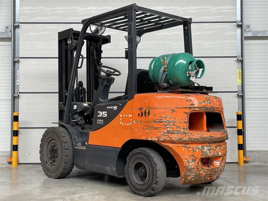 Doosan G35C-5 Gas Stapler