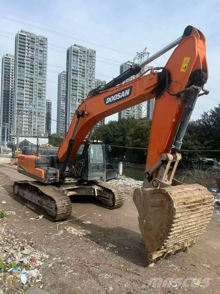 Doosan DX420LC Raupenbagger