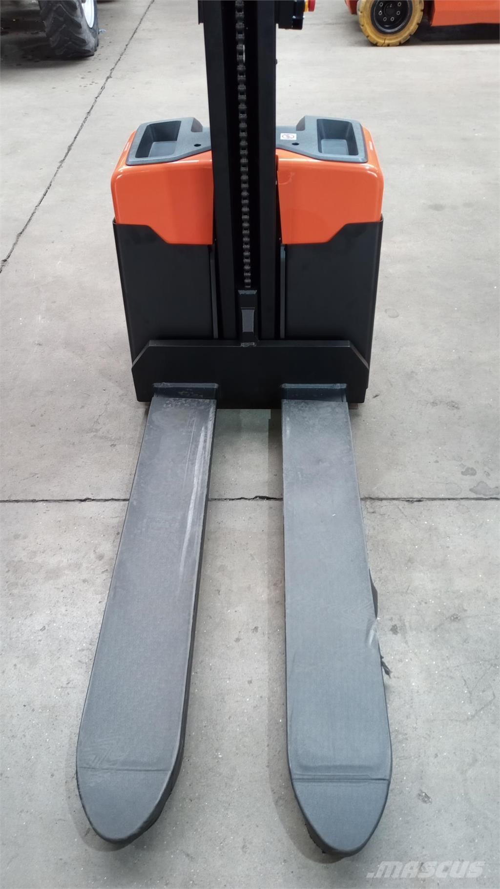 Toyota HWE100 Selbstfahrstapler