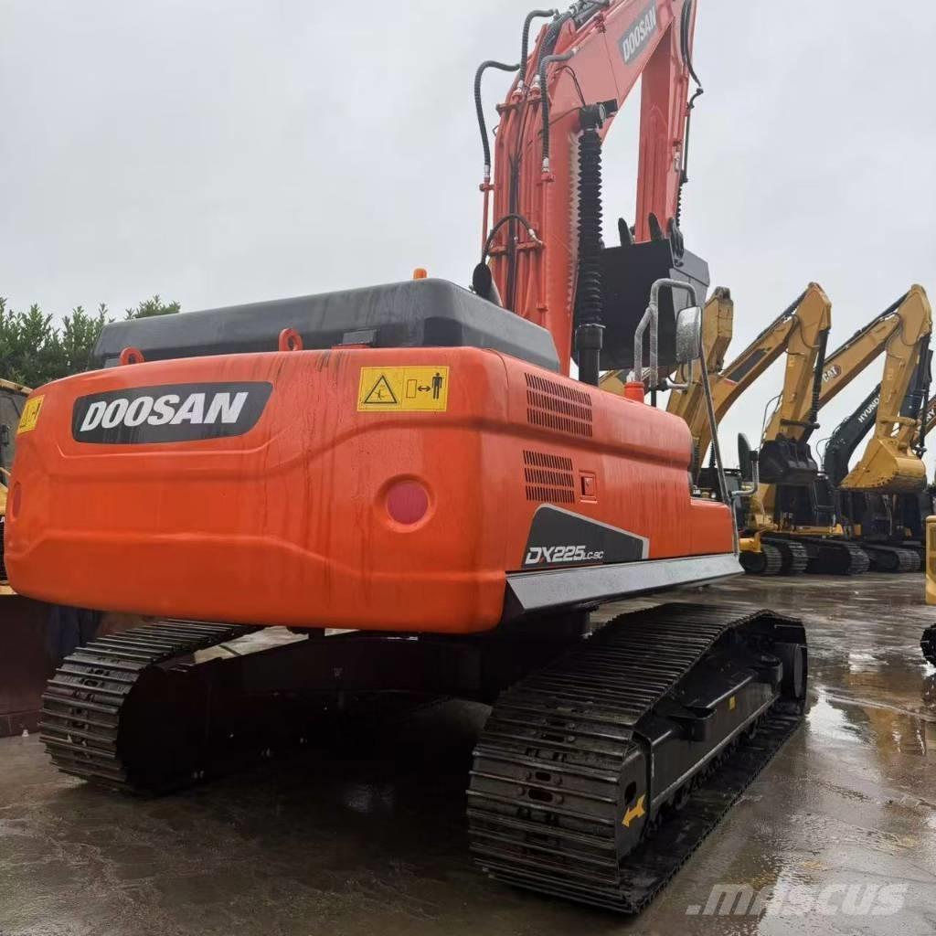 Doosan DX 225 Raupenbagger