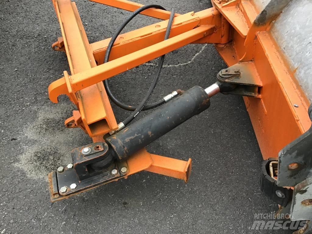  Pure 200 Schneeschilde und -pflüge