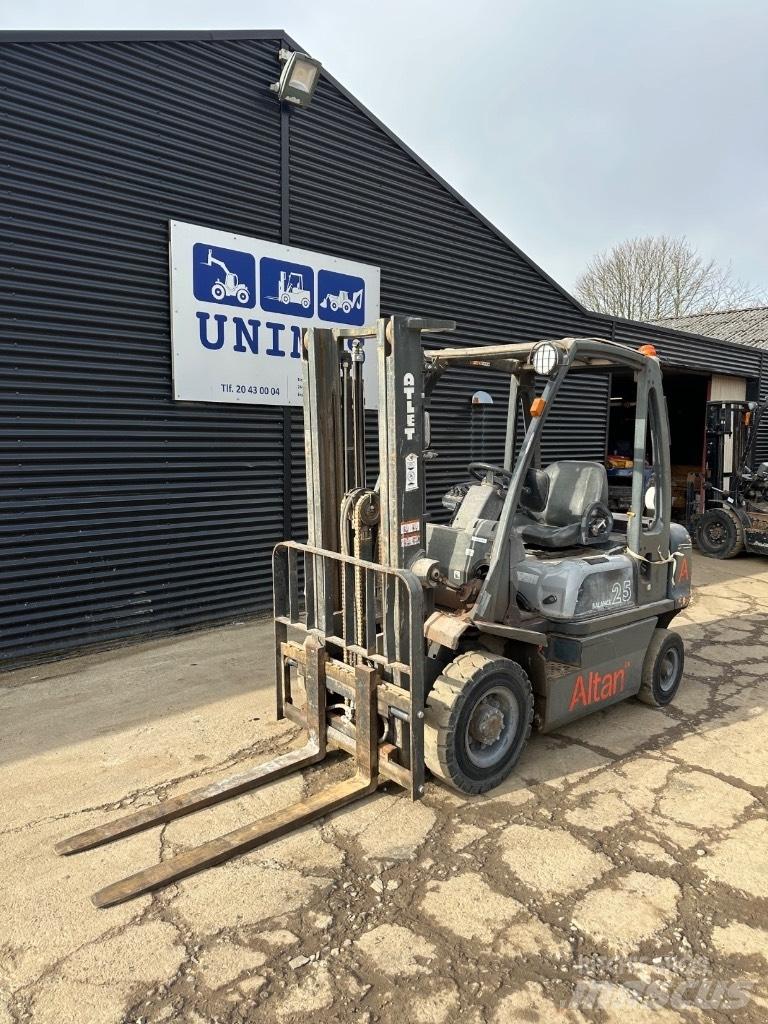 Nissan FD25 Diesel Stapler