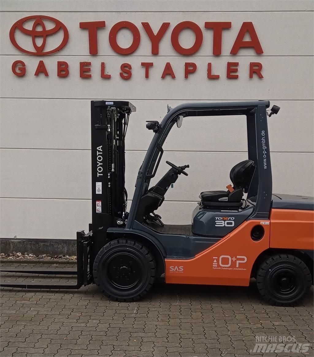 Toyota 52-8FDF30 Diesel Stapler