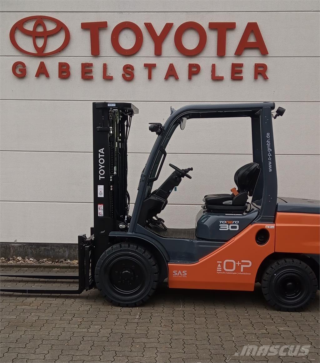 Toyota 52-8FDF30 Diesel Stapler