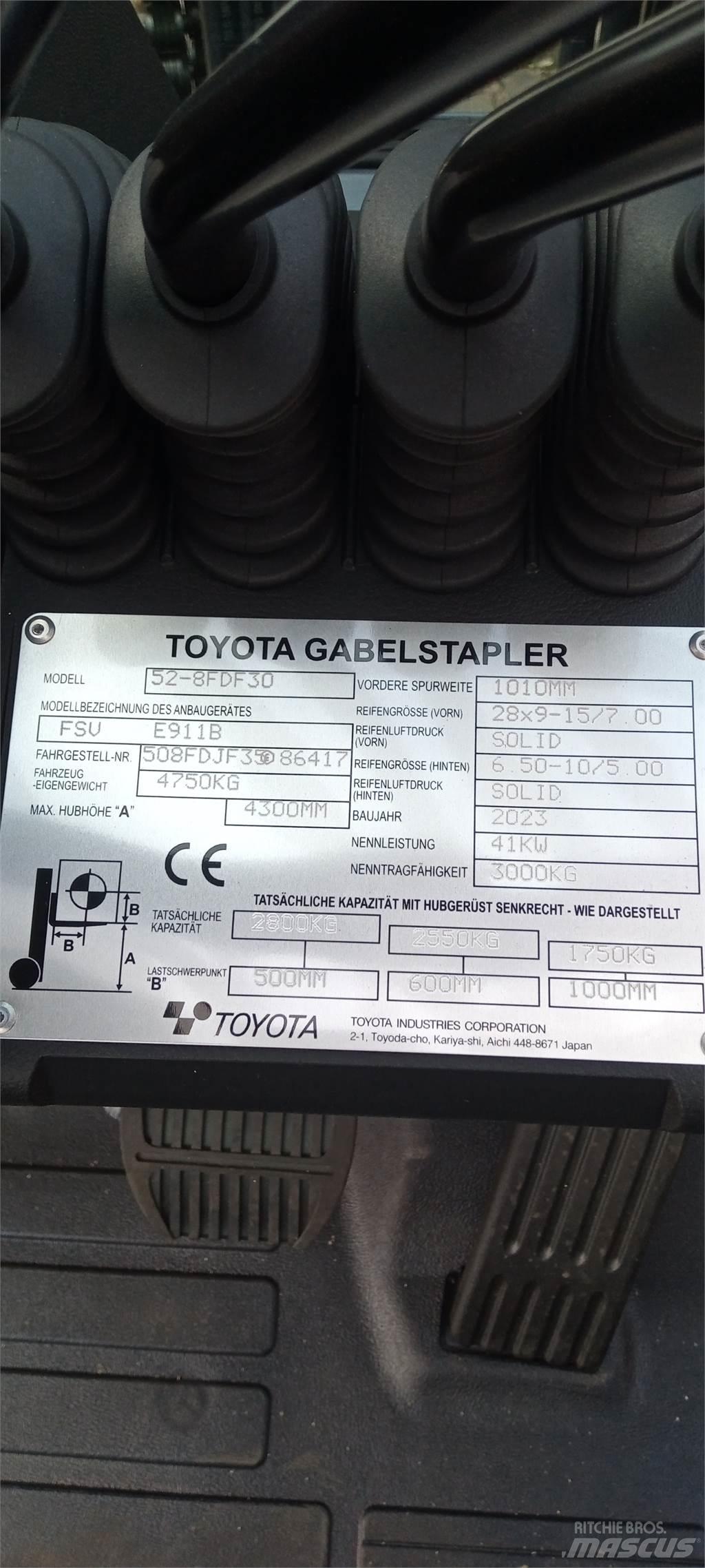 Toyota 52-8FDF30 Diesel Stapler