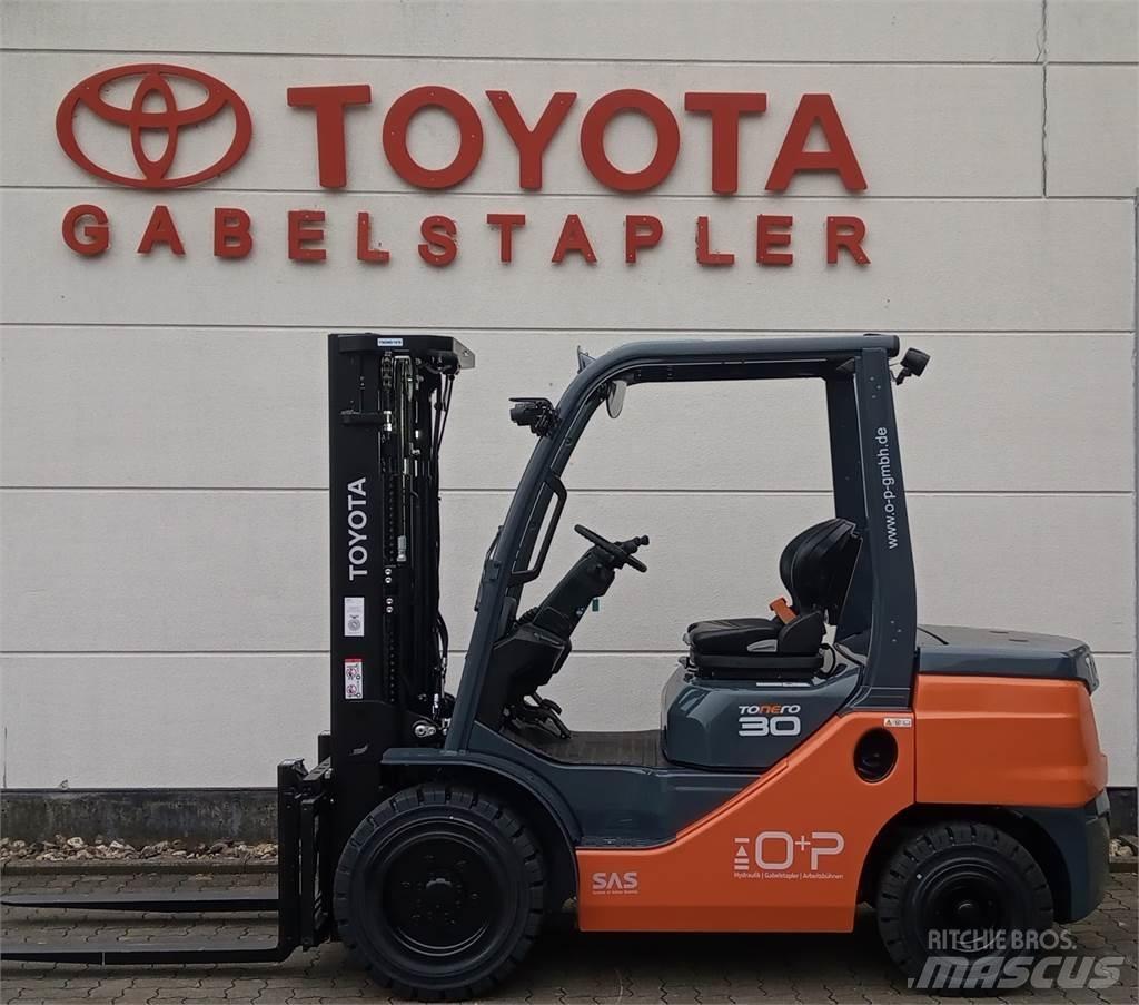Toyota 52-8FDF30 Diesel Stapler