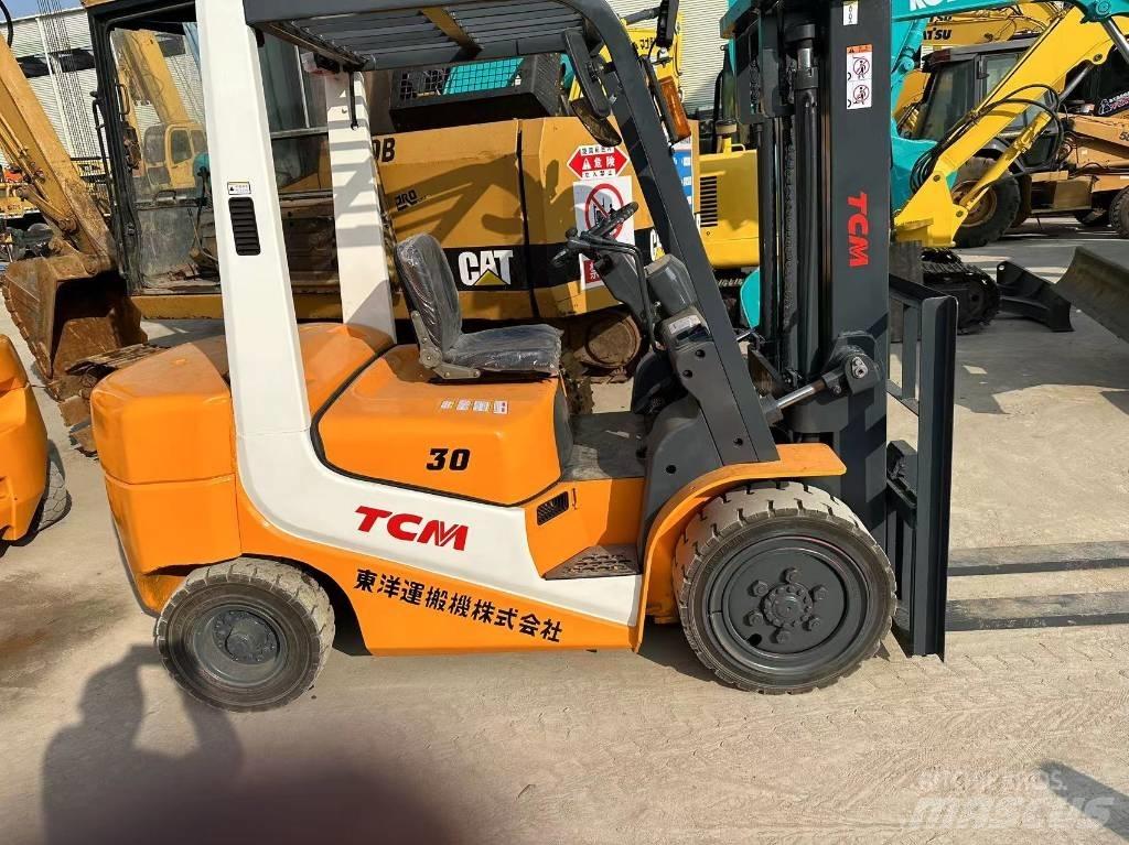 TCM FD30T6 Diesel Stapler
