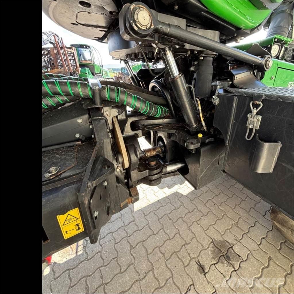 John Deere 1270 G Harvester