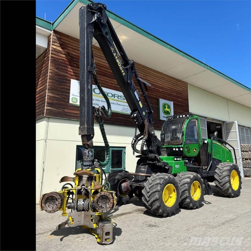 John Deere 1270 G Harvester