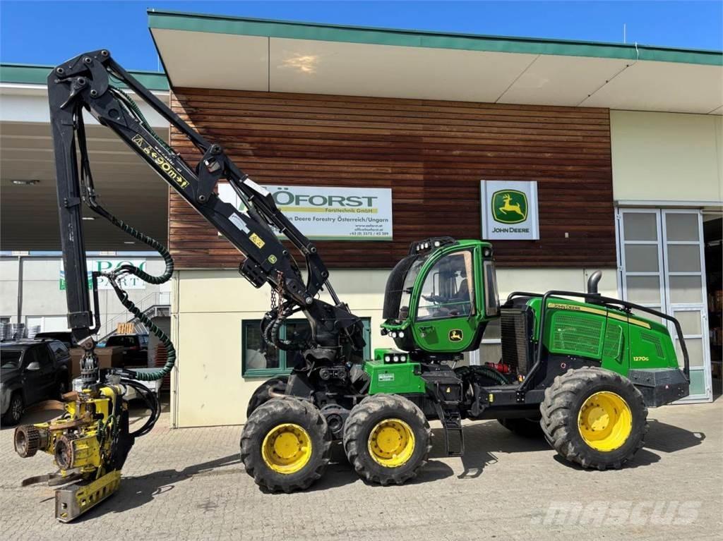 John Deere 1270 G Harvester