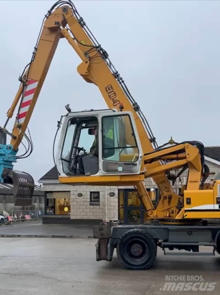 Liebherr A 904 C Materialumschlag