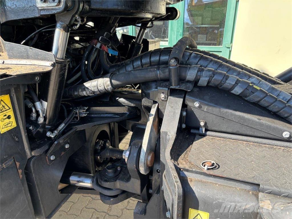 John Deere 1170 E Harvester