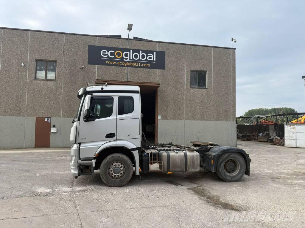 Mercedes-Benz 1851 Sattelzugmaschinen