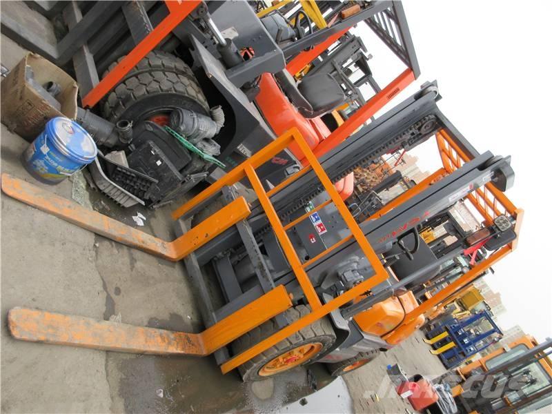 TCM FD 30 Diesel Stapler