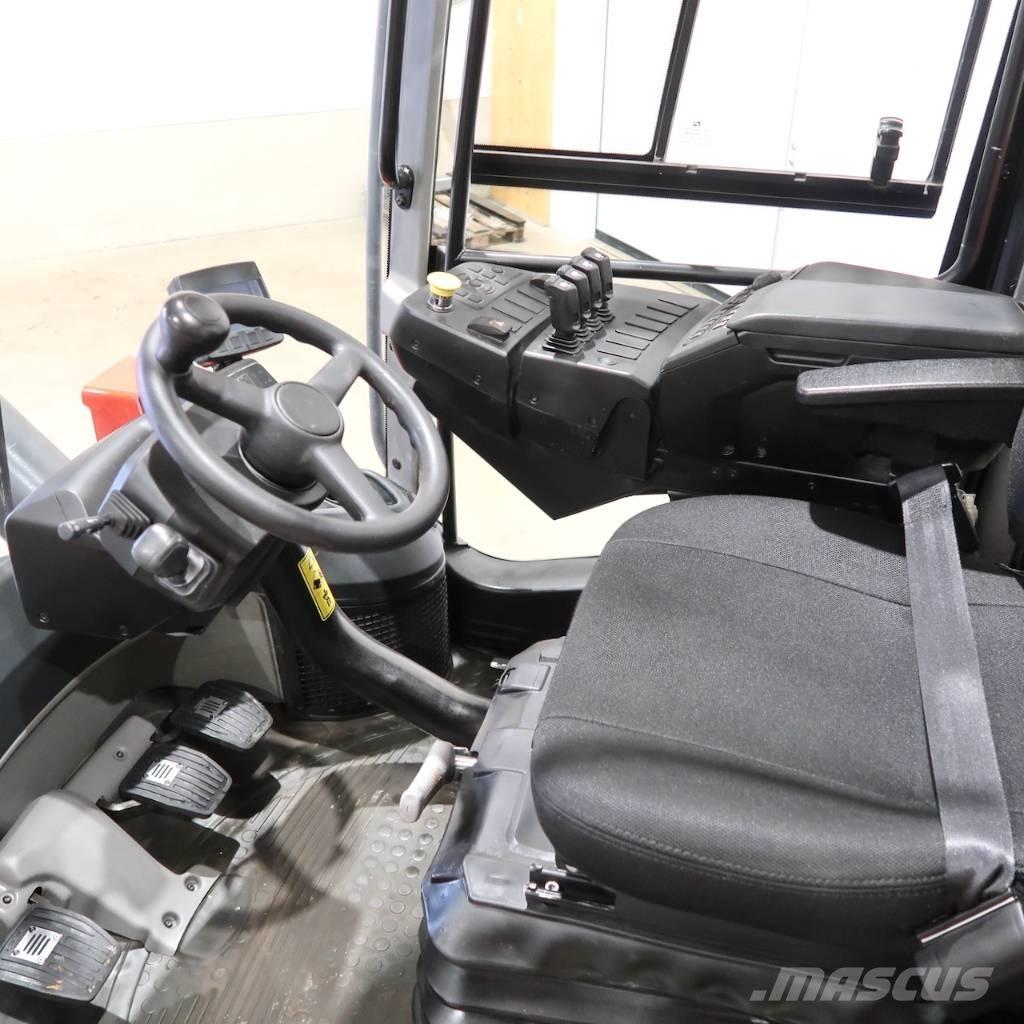 Kalmar DCG 160-12 Diesel Stapler