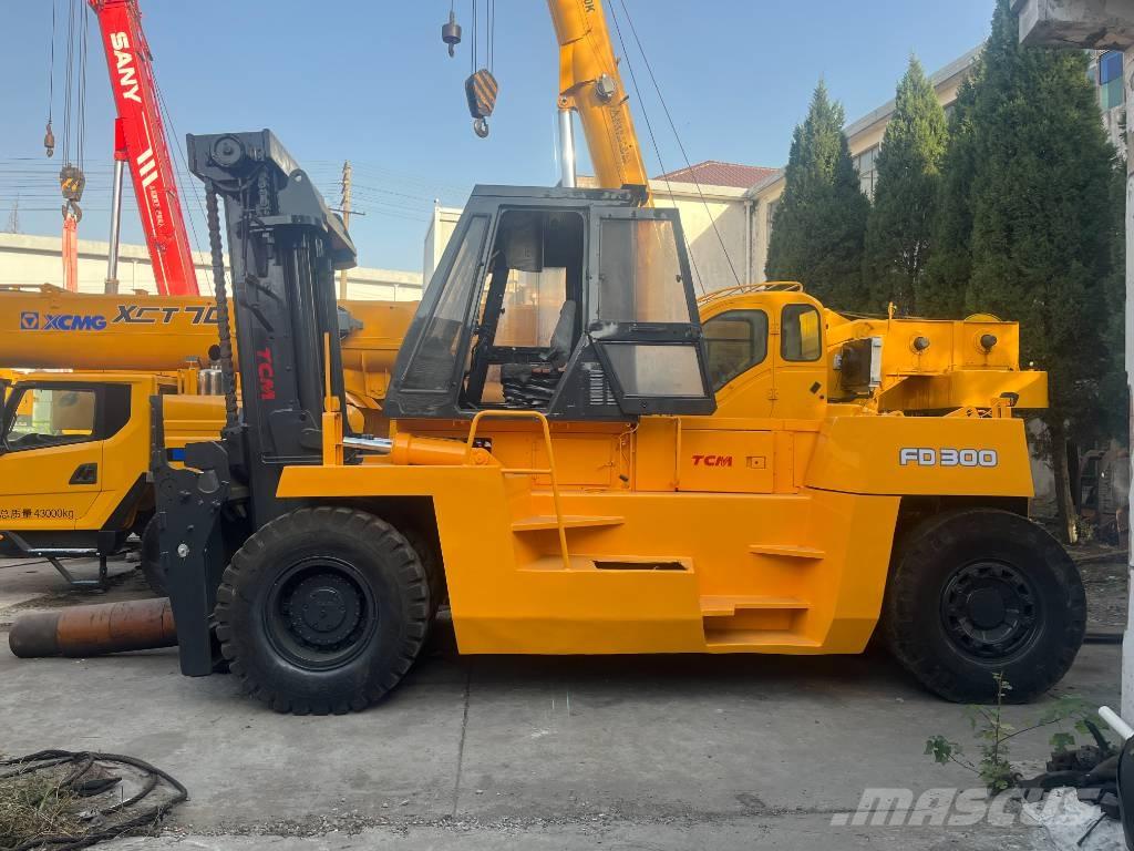 TCM FD 30 T Diesel Stapler