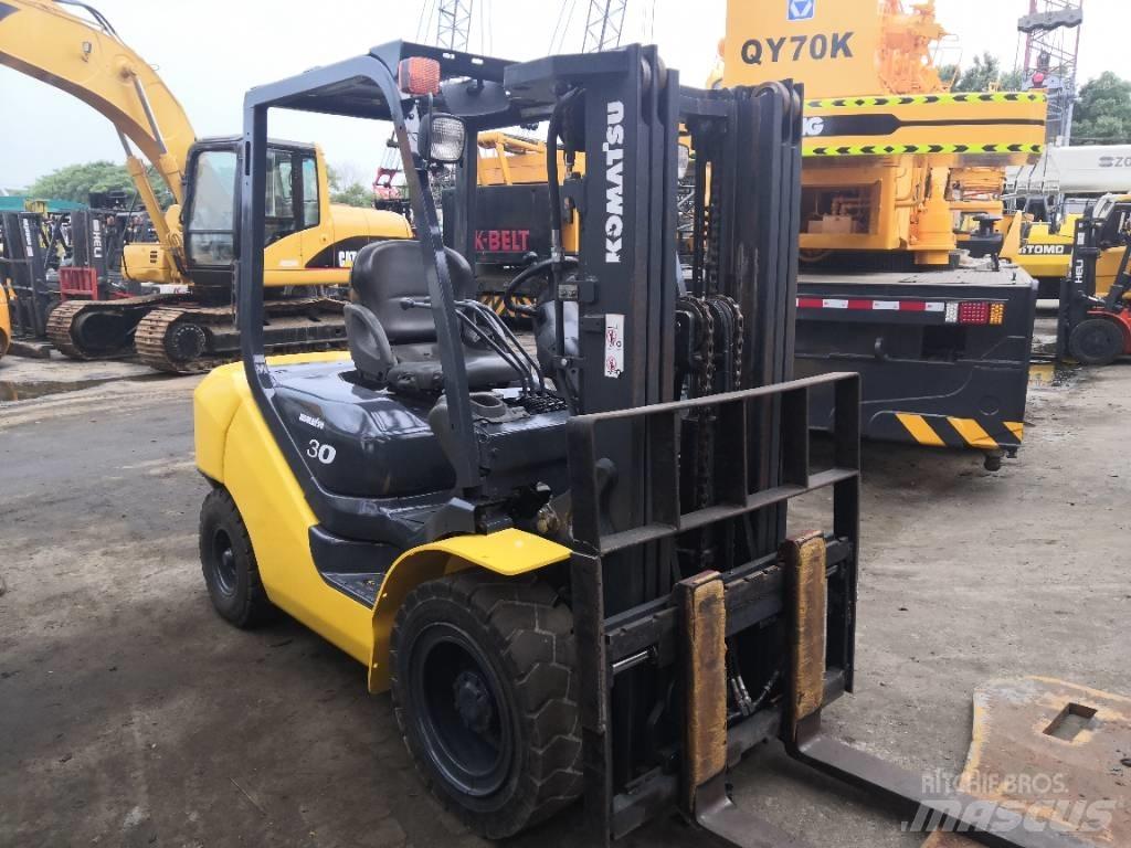 Komatsu 30 Diesel Stapler