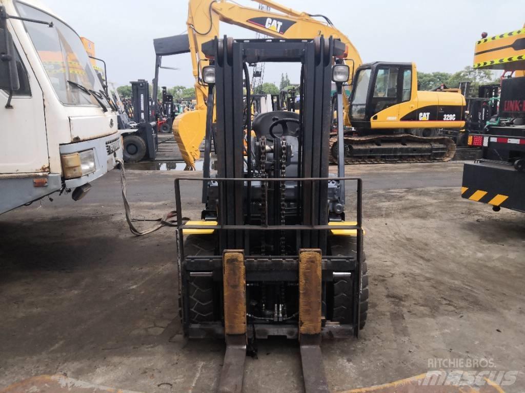 Komatsu 30 Diesel Stapler