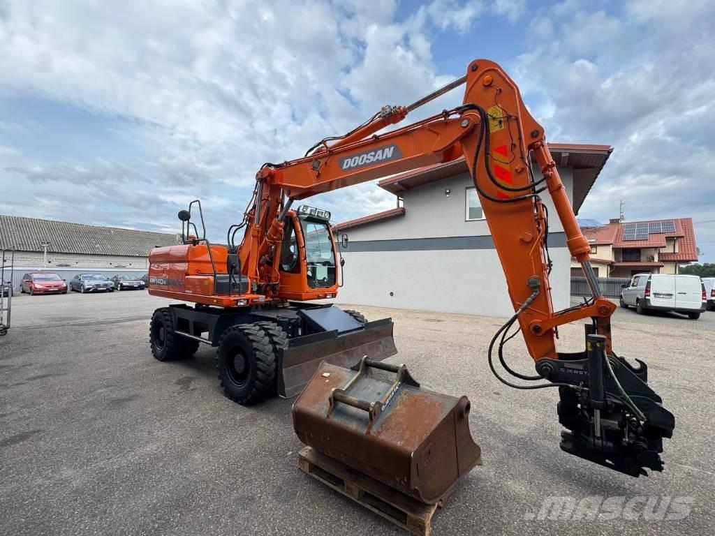 Doosan DX 140 W Mobilbagger