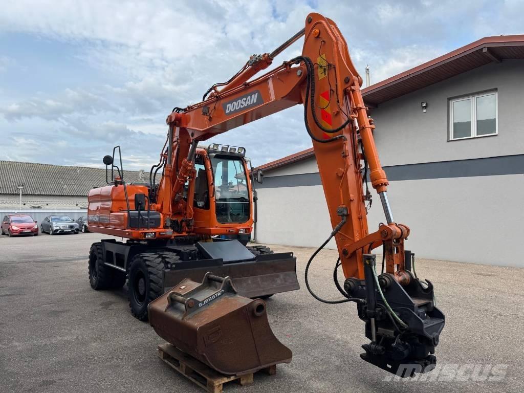 Doosan DX 140 W Mobilbagger