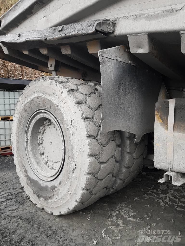 Komatsu HD 465-5 Dumper - Starr