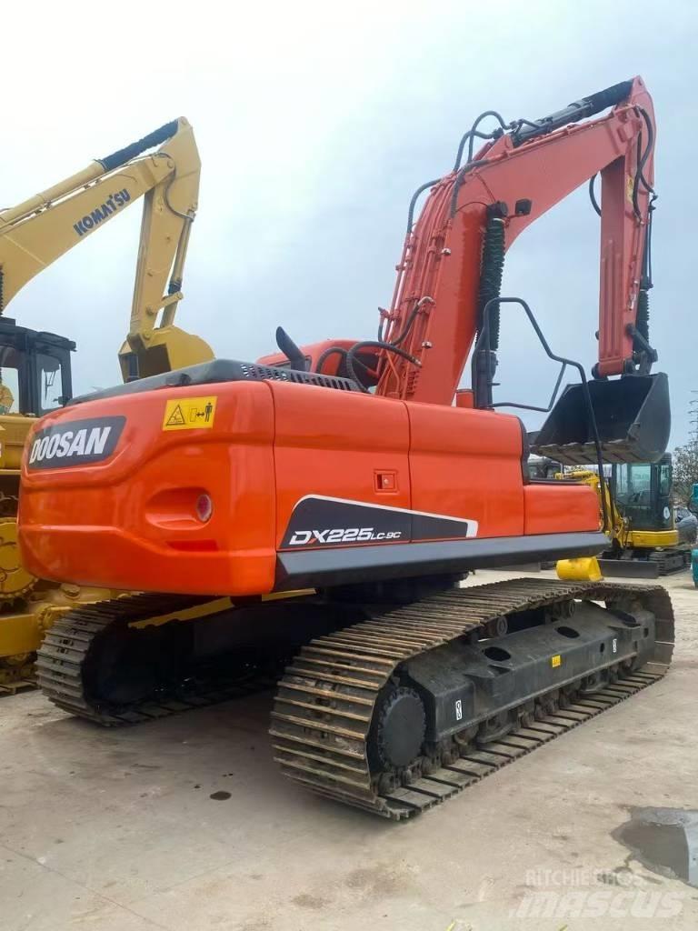 Doosan DX 225 LC Raupenbagger