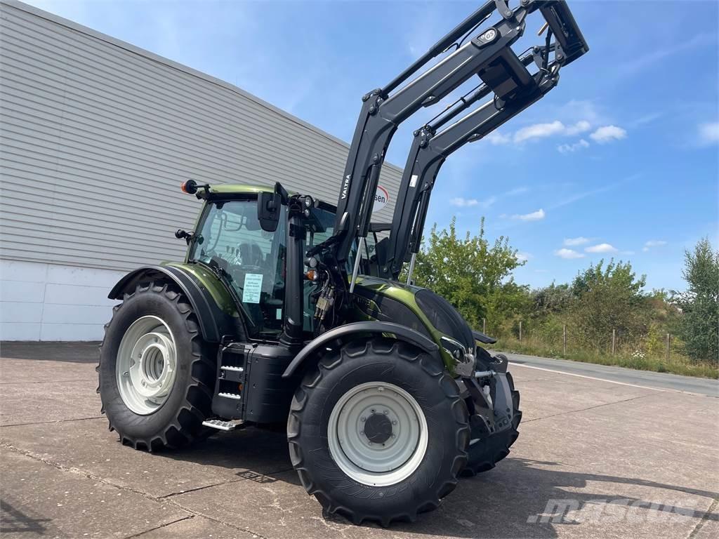 Valtra N155 EA 2B1 Traktoren