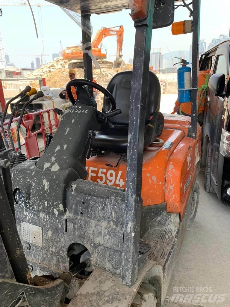 TCM Forklift FD25T4 Diesel Stapler