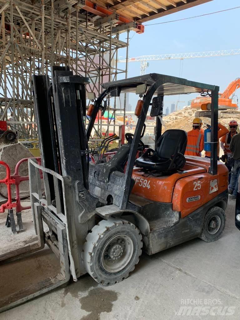 TCM Forklift FD25T4 Diesel Stapler