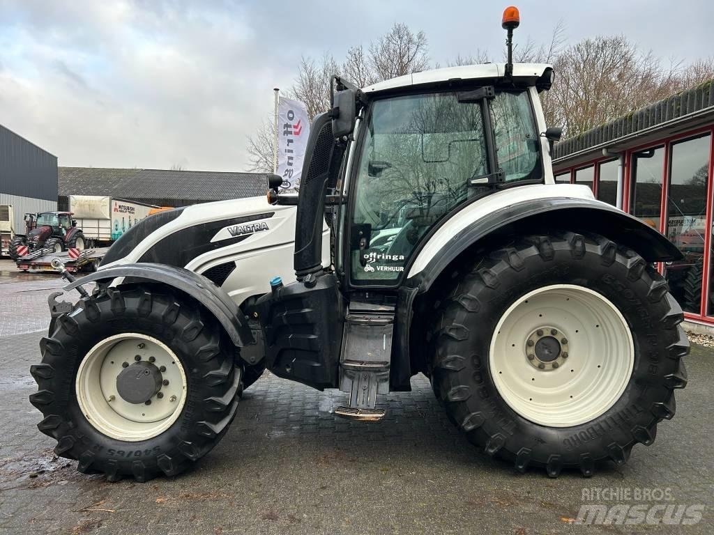 Valtra T154 Active Traktoren