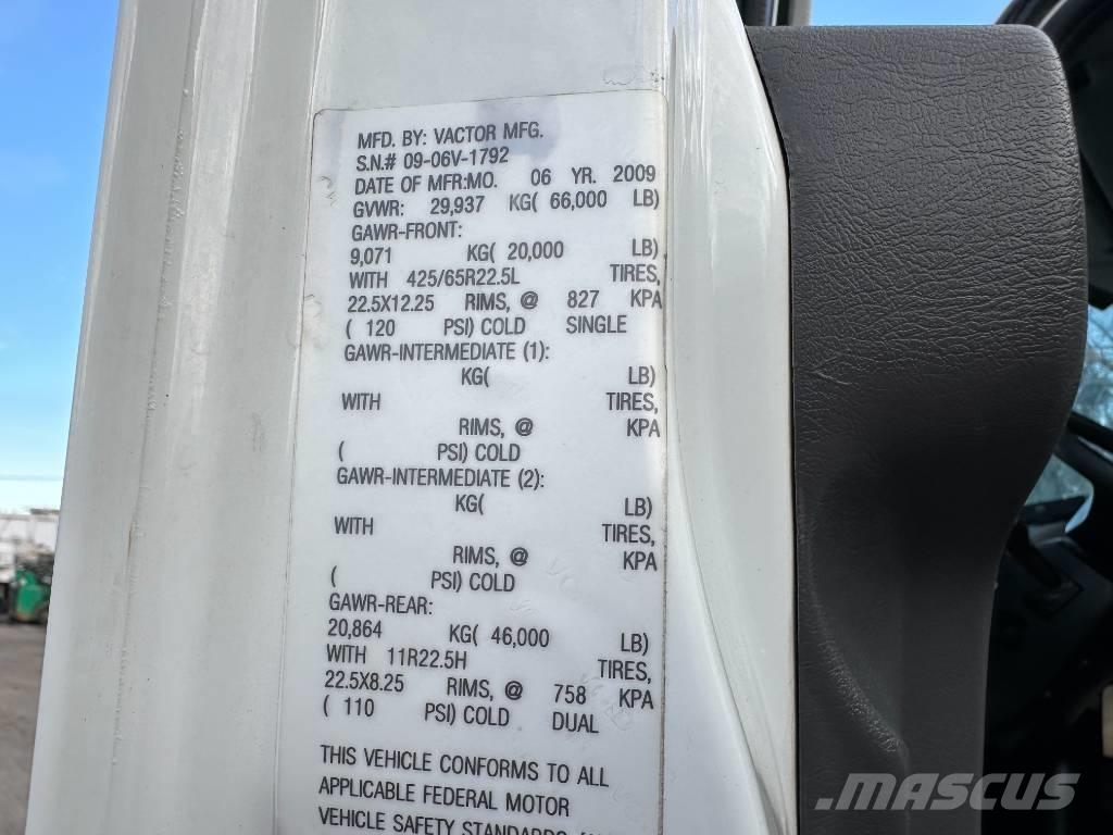 International 7500 Saug- und Druckwagen