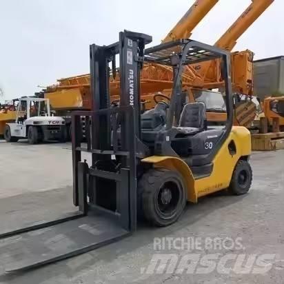 Komatsu 30 Diesel Stapler