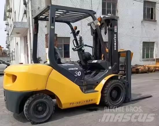 Komatsu 30 Diesel Stapler