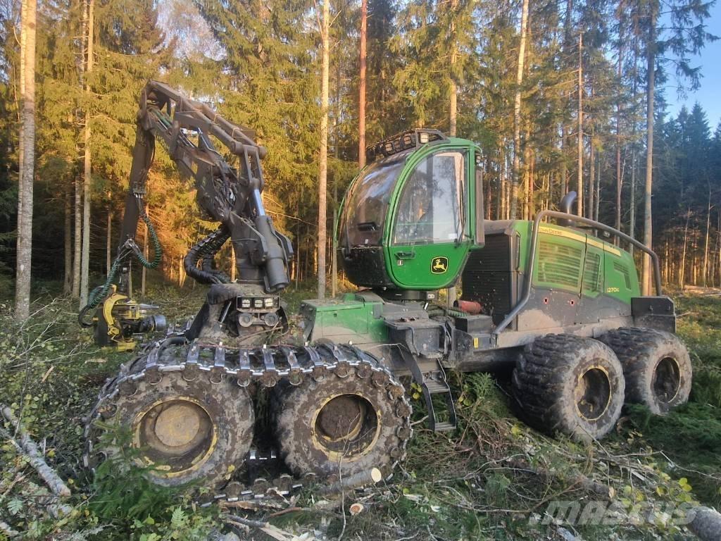 John Deere 1270G Harvester