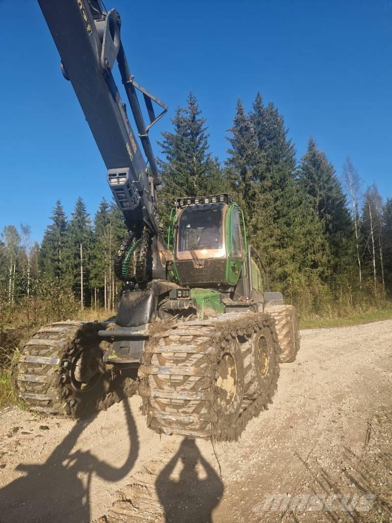 John Deere 1270G Harvester