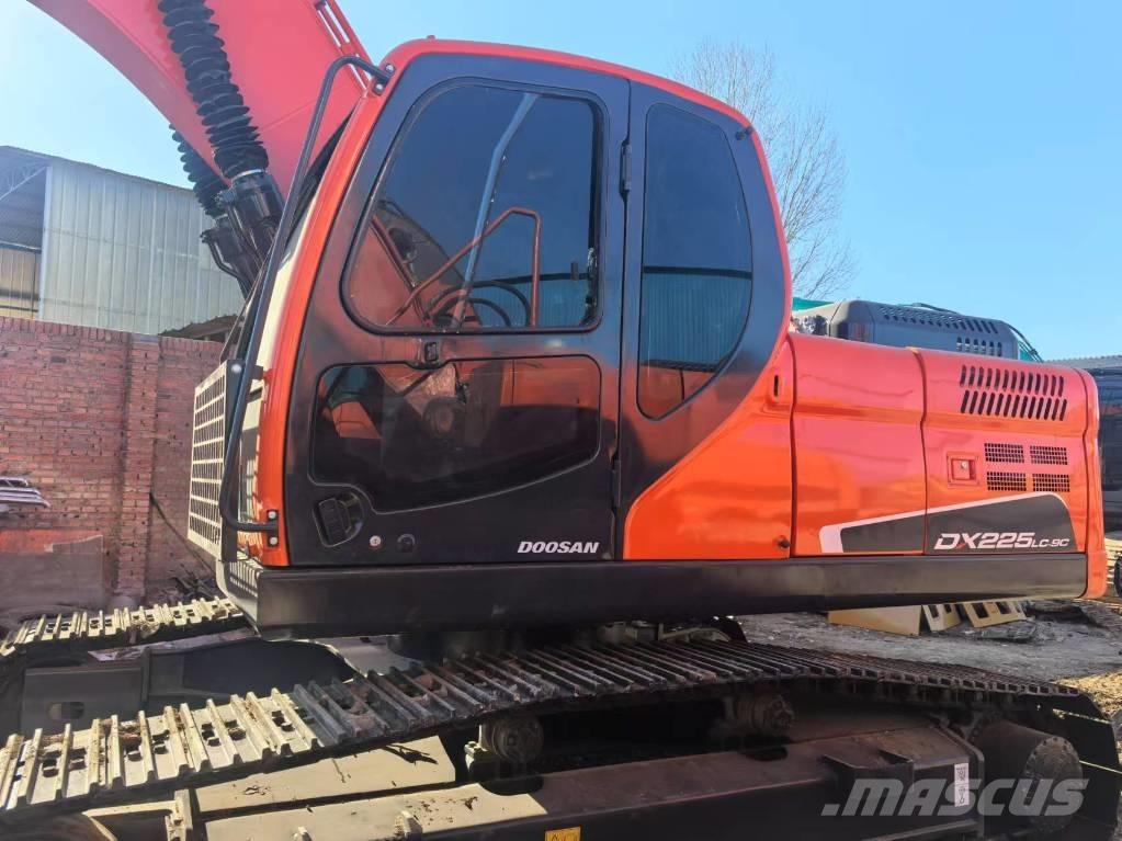 Doosan DX 225 LC Raupenbagger
