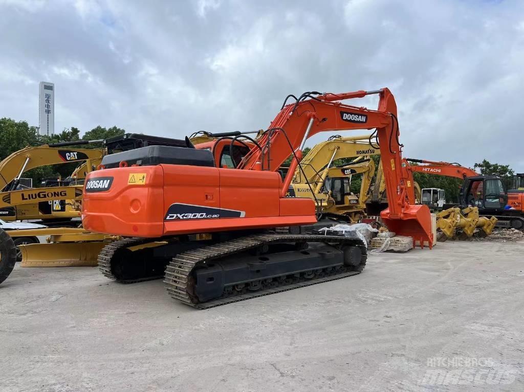 Doosan DX 300 Raupenbagger