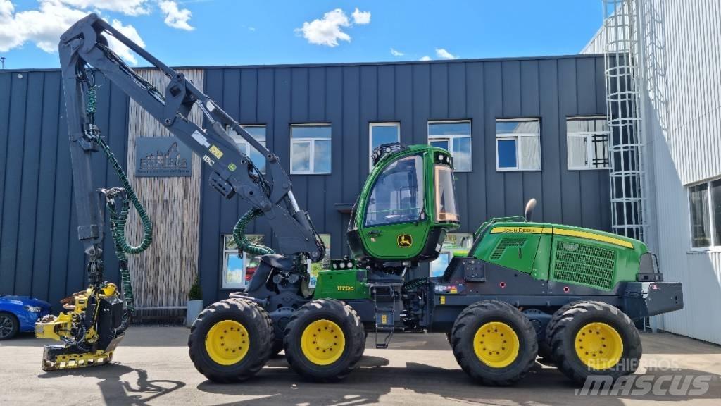 John Deere 1170 G Harvester
