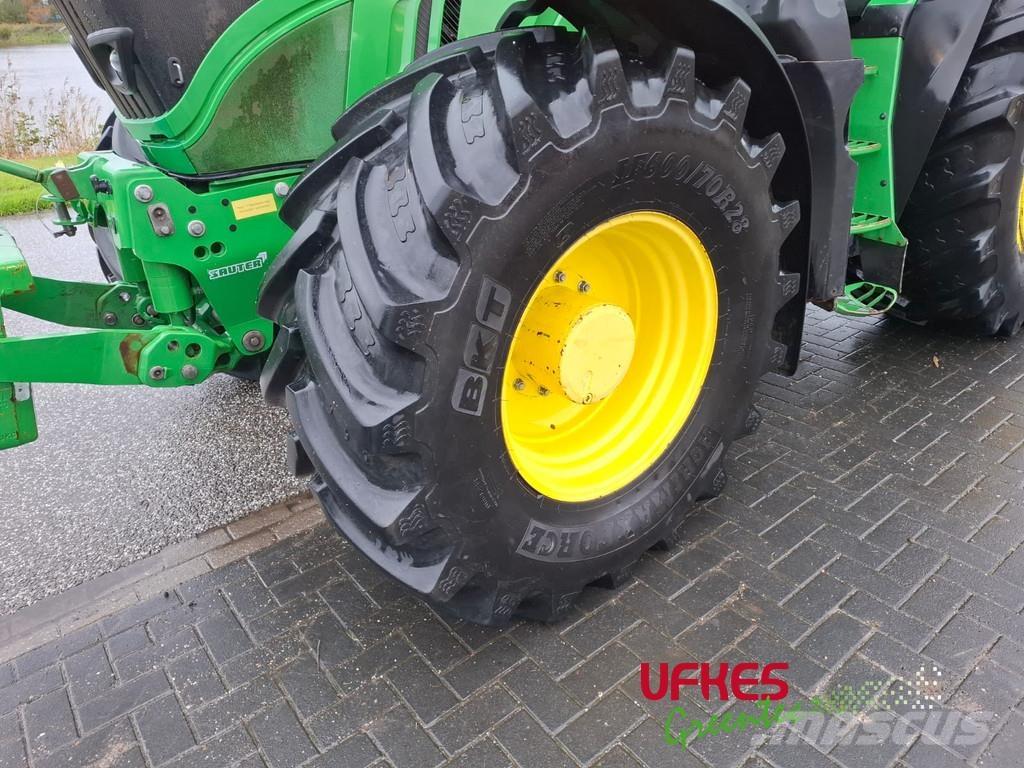 John Deere 6215 R Traktoren