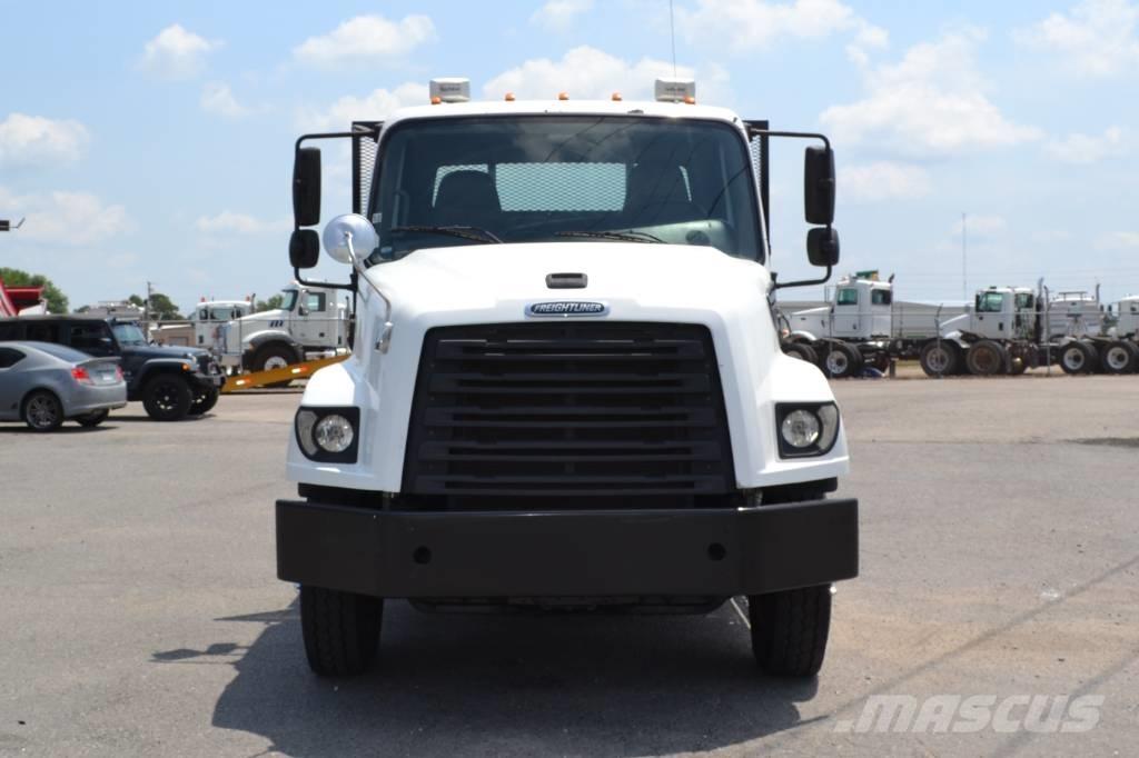 Freightliner 114SD Pritschenwagen/Pritschenwagen mit Seitenklappe